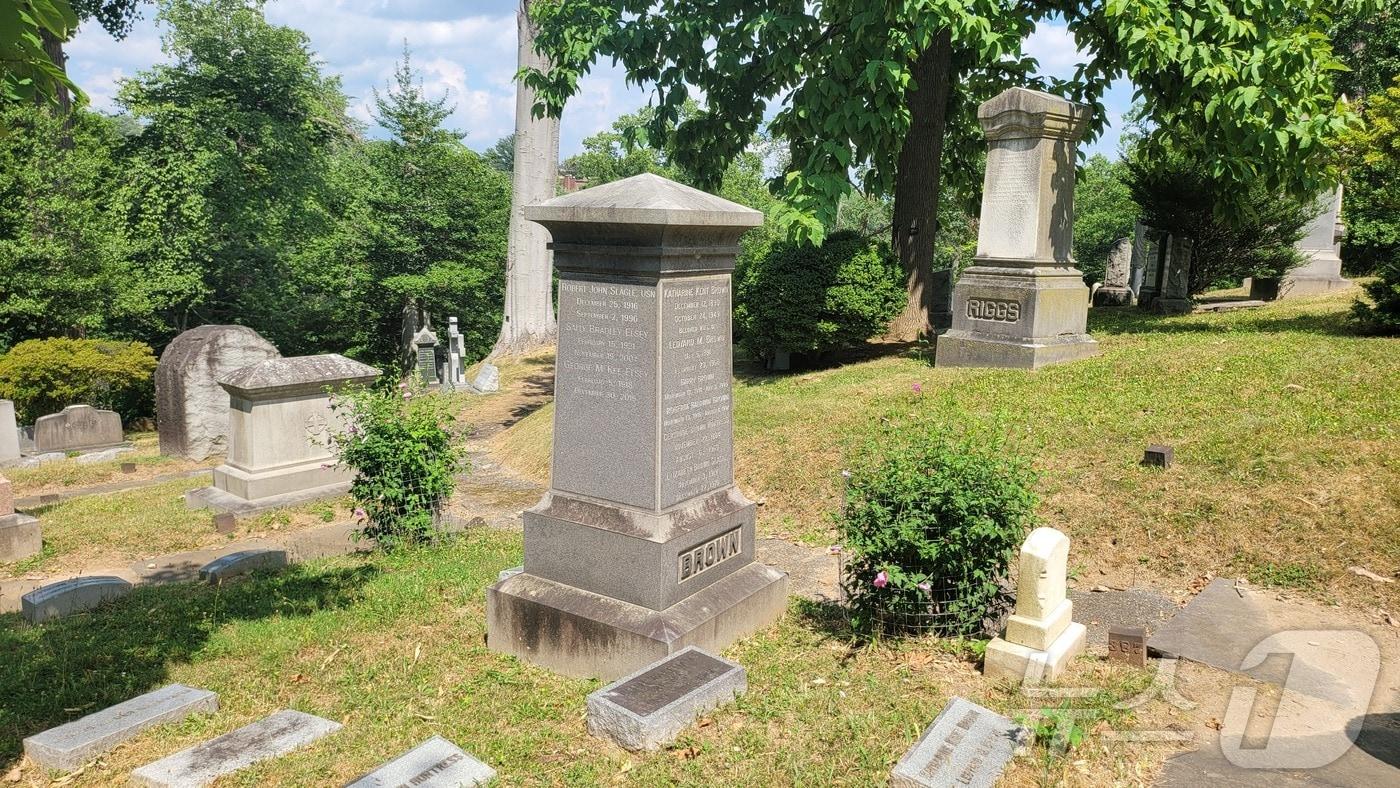 미국에서 태어난 최초의 조선인 이화손의 묘지.. 워싱턴DC 오크 힐 공동묘지내에 위치한 군인이자 외교관 출신 세스 펠프스의 가족묘지 구역 한켠에 자리잡고 있다. 2024.06.30. 