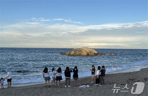 역대 바다꾸러기 활동 중 해양쓰레기 정화&#40;한국해양재단 제공&#41;