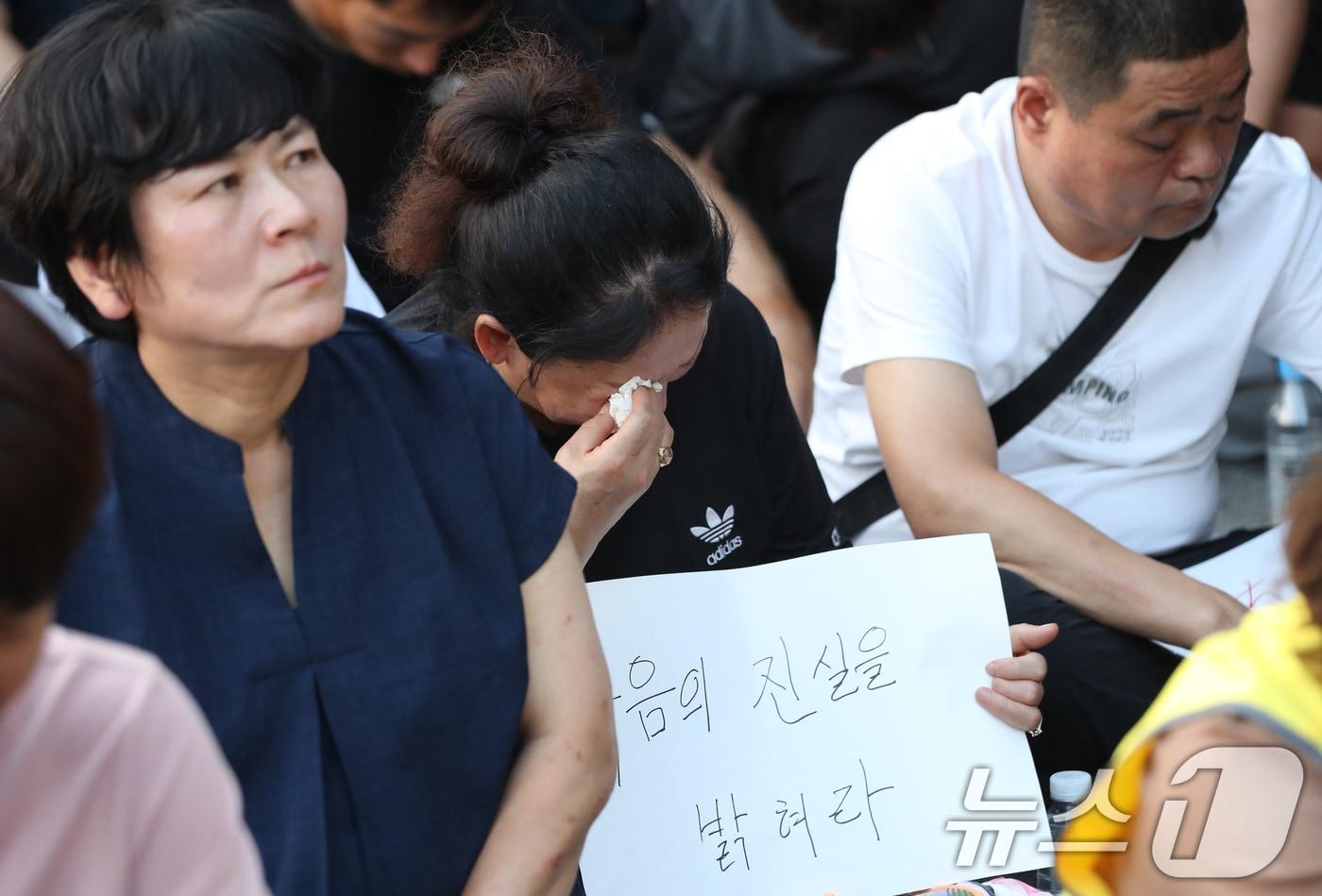 지난 1일 오후 경기 화성시청 앞에서 &#39;아리셀 중대재해 참사 시민 추모제&#39;가 열리고 있다.ⓒ News1 김영운 기자