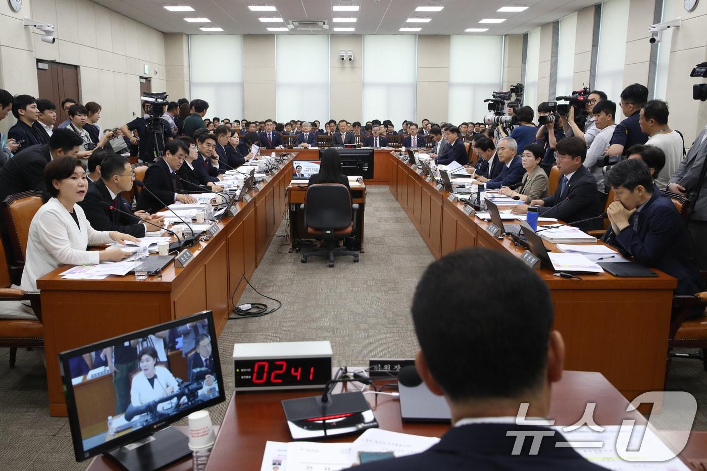 11일 오전 서울 여의도 국회에서 행정안전위원회 전체회의가 열리고 있다. 이날 행안위는 경찰로 부터 해병대 채 상병 순직 사건에 대한 수사 관련 보고를 받는다. 2024.7.11/뉴스1 ⓒ News1 이광호 기자