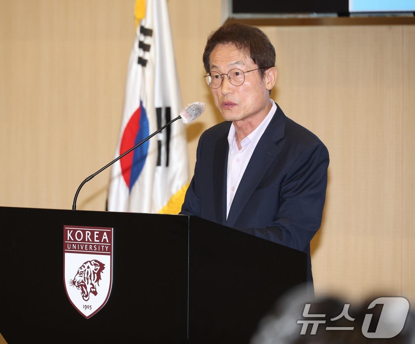 조희연 서울시교육감이 12일 서울 성북구 고려대학교 SK미래관에서 &#39;해양교육 더 나은 미래를 꿈꾸다&#39;를 주제로 열린 &#39;제1회 대한민국 해양교육 컨퍼런스&#39;에서 축사하고 있다. &#40;서울시교육청 제공&#41; 2024.7.12/뉴스1