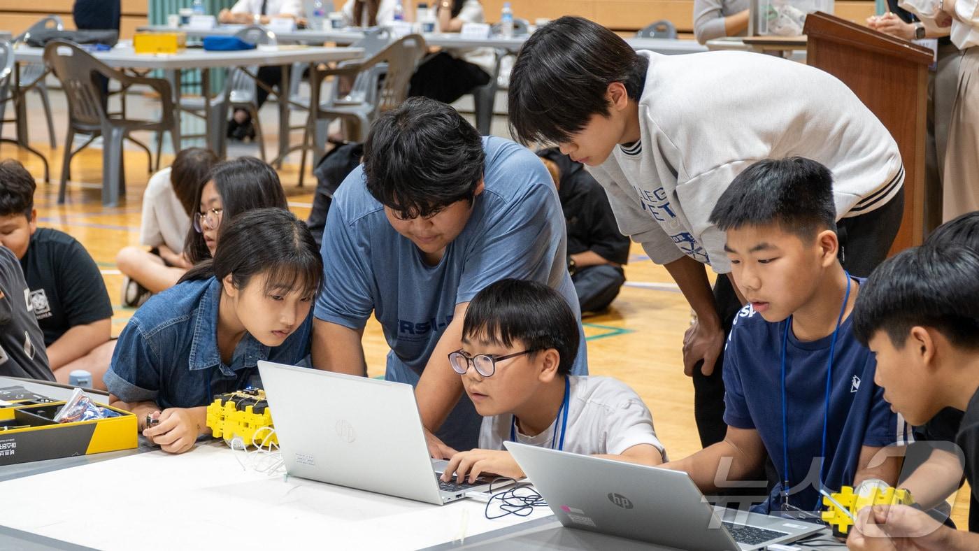 제1회 금산군 청소년 코딩경진대회 모습.&#40;금산군 제공&#41;/ 뉴스1