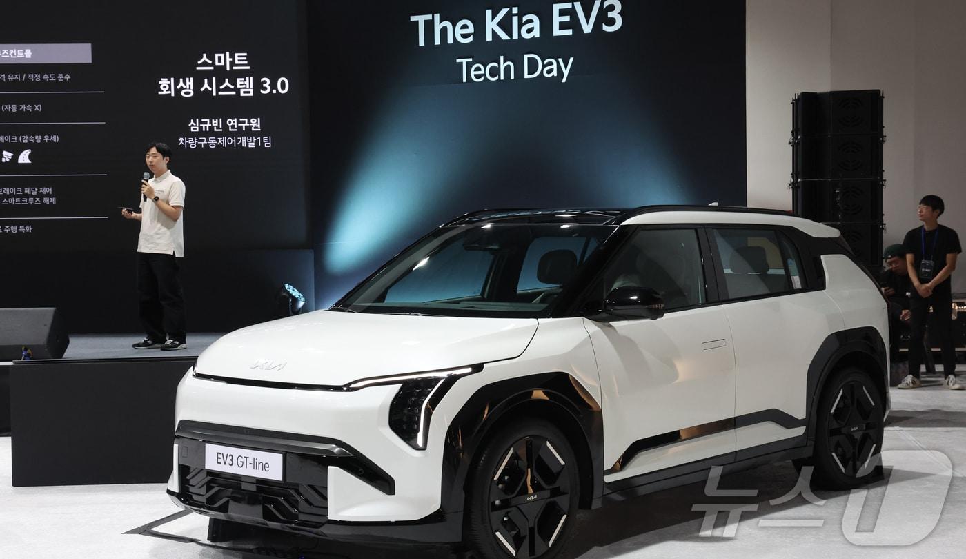 16일 서울 광진구 파이팩토리에서 열린 &#39;The Kia EV3 Tech Day&#39; 행사에서 담당 연구원이 스마트 회생 시스템에 대해 설명을 하고 있다. 2024.7.17/뉴스1 ⓒ News1 김명섭 기자