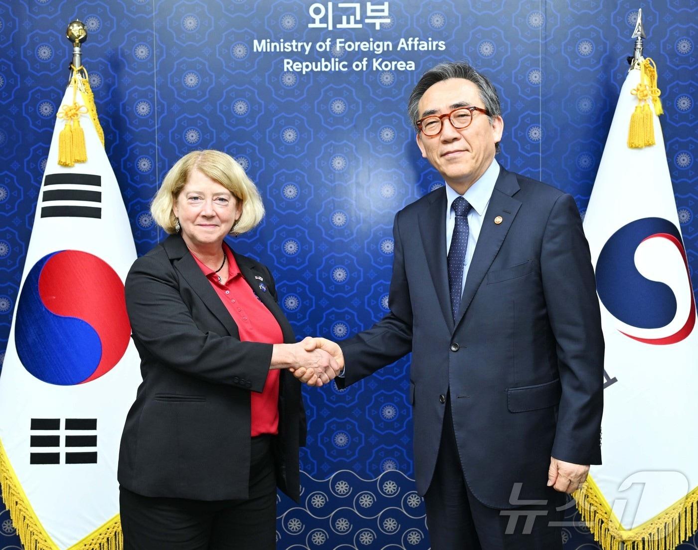 조태열 외교부장관이 방한 중인 팸 멜로이 미 항공우주청&#40;NASA&#41; 부청장과 면담했다. &#40;외교부 제공&#41; 