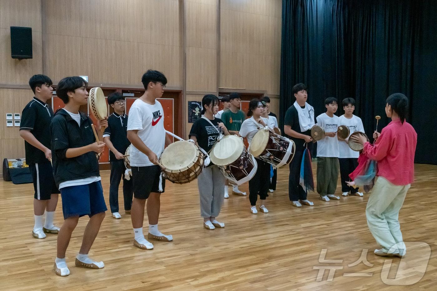 고창 강호항공고등학교 &#39;고창농악&#39; 수업모습&#40;고창군 제공&#41;2024.7.17/뉴스1 