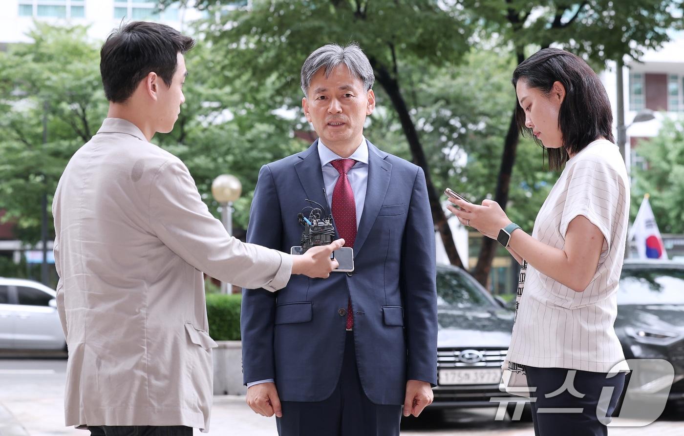 조지호 신임 경찰청장 후보자가 17일 서울 서대문구 NH농협생명빌딩에서 신임 청장 임명제청 동의 여부를 논의하는 국가경찰위원회에 출석하며 취재진의 질문에 답하고 있다. 2024.7.17/뉴스1 ⓒ News1 김성진 기자