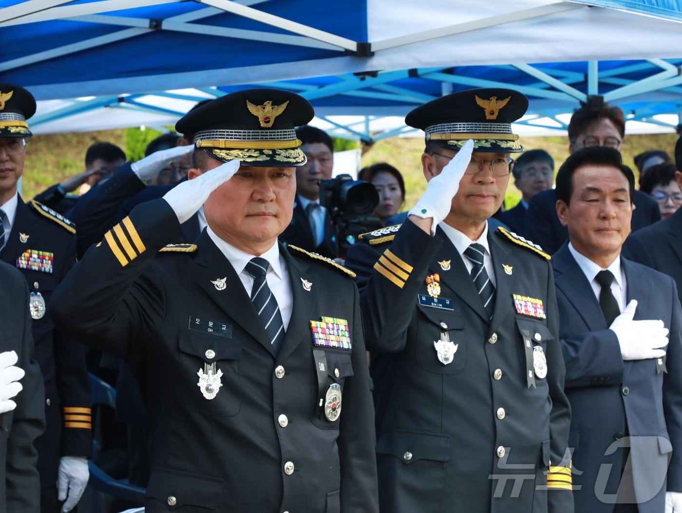 17일 논산 순국경찰관 합동묘역에서 추도식이 거행되고 있다.&#40;충남경찰청 제공&#41; /뉴스1