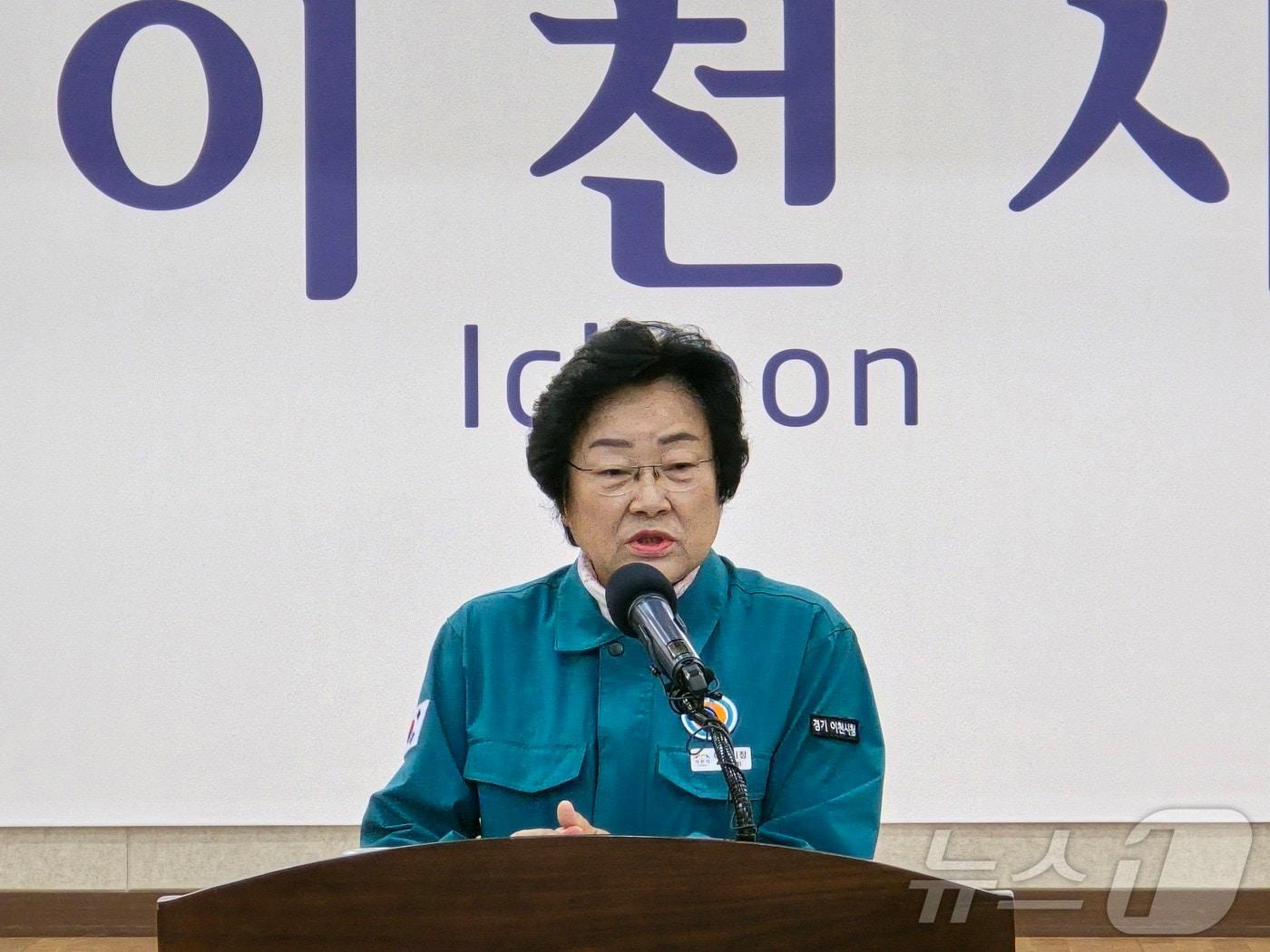 김경희 시장이 18일 시청 소통큰마당에서 가진 언론브리핑에서 취임 이후 2년간 거둔 성과와 향후 비전 등에 대해 설명하고 있다. ⓒ News1 김평석 기자