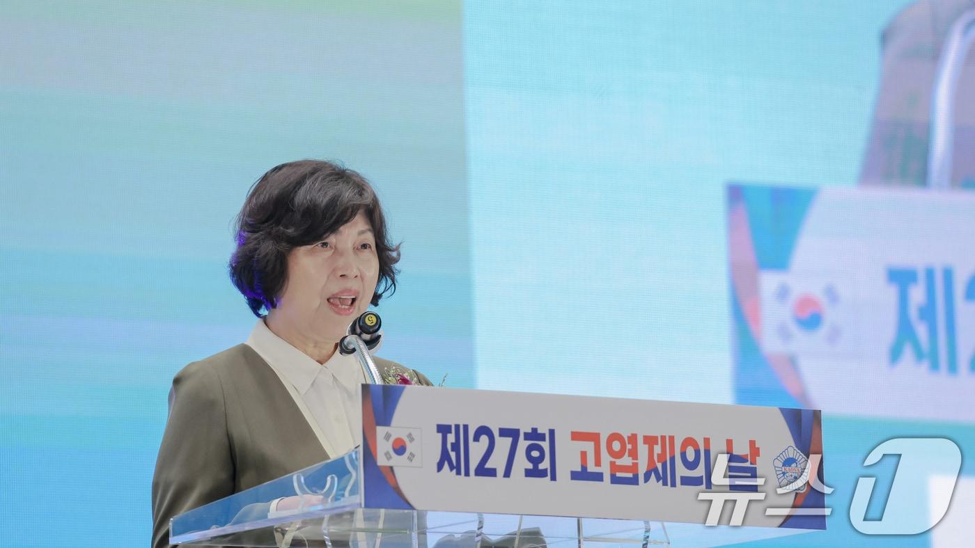 강정애 국가보훈부 장관이 18일 오후 경기 수원시 장안구 수원실내체육관에서 열린 제27회 고엽제의 날 전우 만남의 장 행사에서 격려사를 하고 있다. &#40;국가보훈부 제공&#41; 2024.7.18/뉴스1