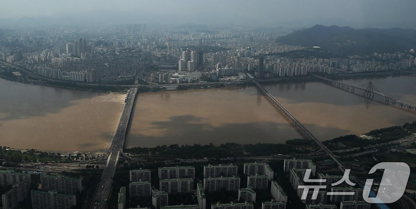 서울 송파구 롯데월드타워 서울스카이에서 바라본 한강. 2024.7.19/뉴스1 ⓒ News1 오대일 기자