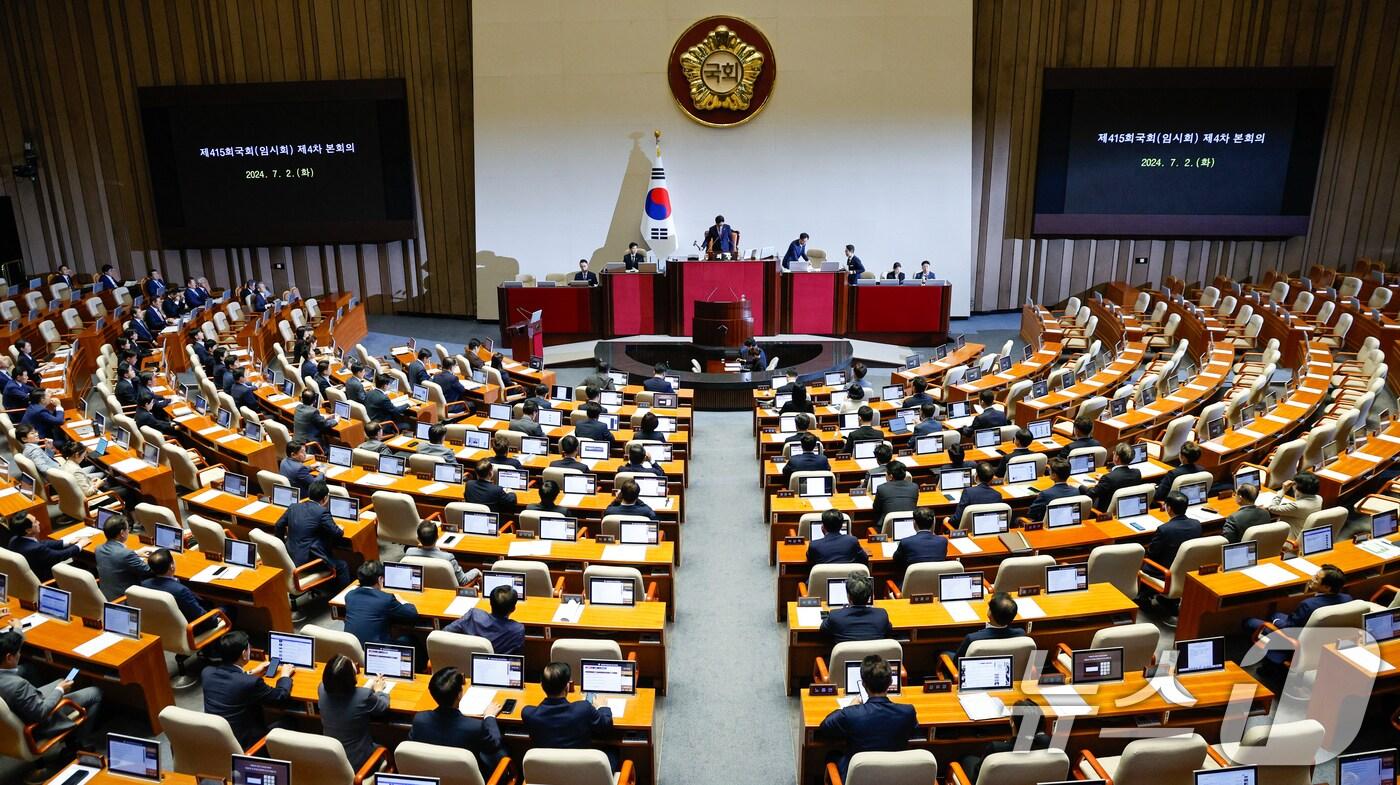 우원식 국회의장이 2일 오후 서울 여의도 국회에서 제415회국회&#40;임시회&#41; 4차 본회의 개의를 선언하고 있다. 2024.7.2/뉴스1 ⓒ News1 안은나 기자