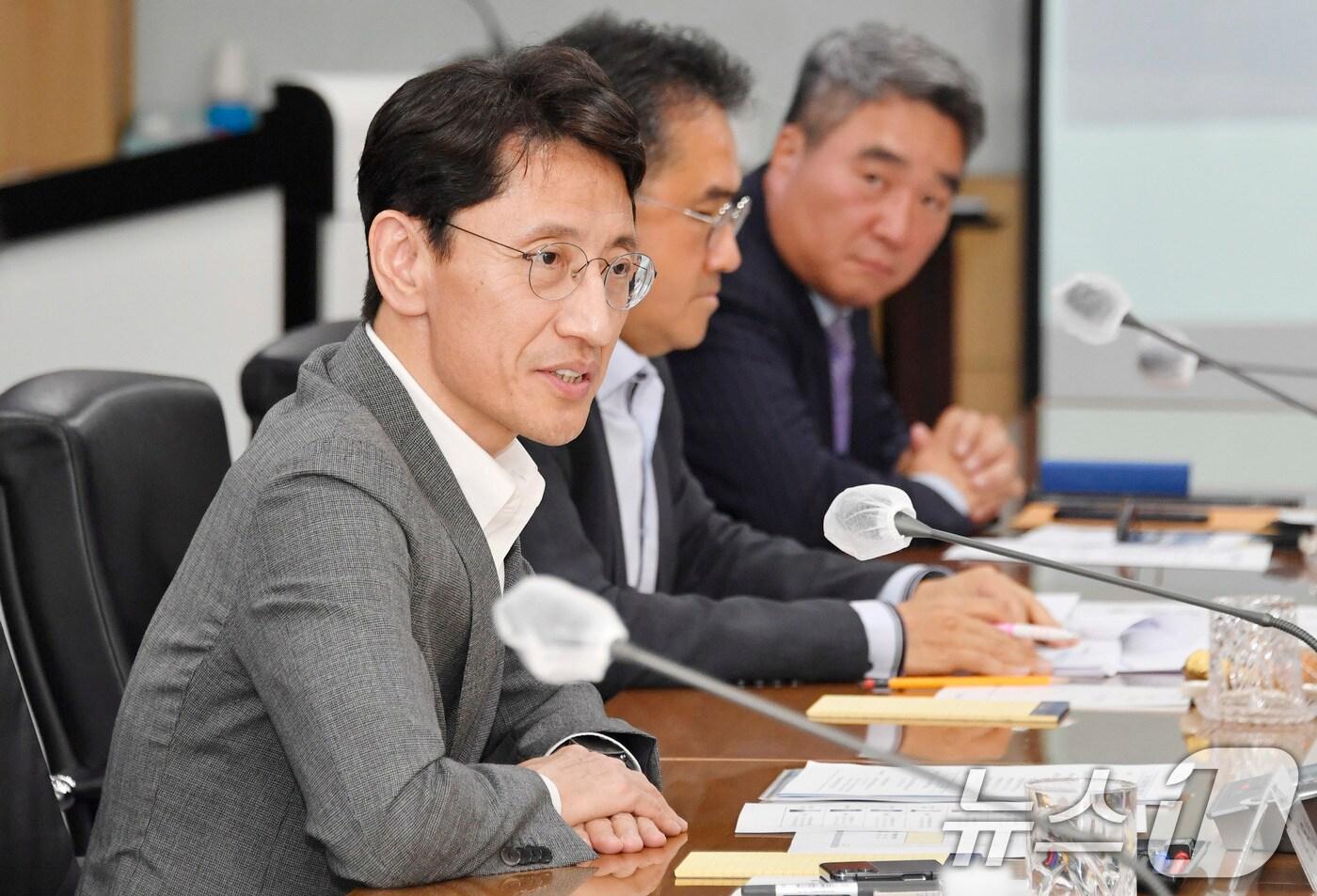 김윤상 기획재정부 차관이 2일 오후 대구 한국장학재단을 방문, 2024년 대구 혁신도시 공공기관 협의체 간담회를 주재하고 있다. &#40;기획재정부 제공&#41; 2024.7.2/뉴스1