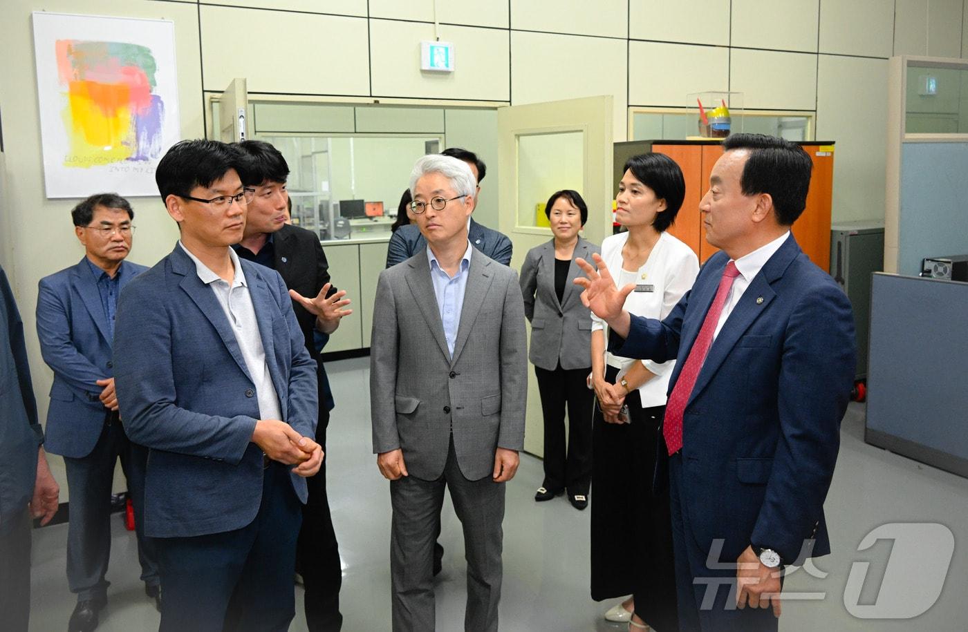 박천동 울산 북구청장이 매곡일반산업단지 내 울산테크노파크 자동차부품기술연구소에서 &#39;북구 자동차부품산업육성 협의회&#39;를 열었다. &#40;북구청 제공&#41;