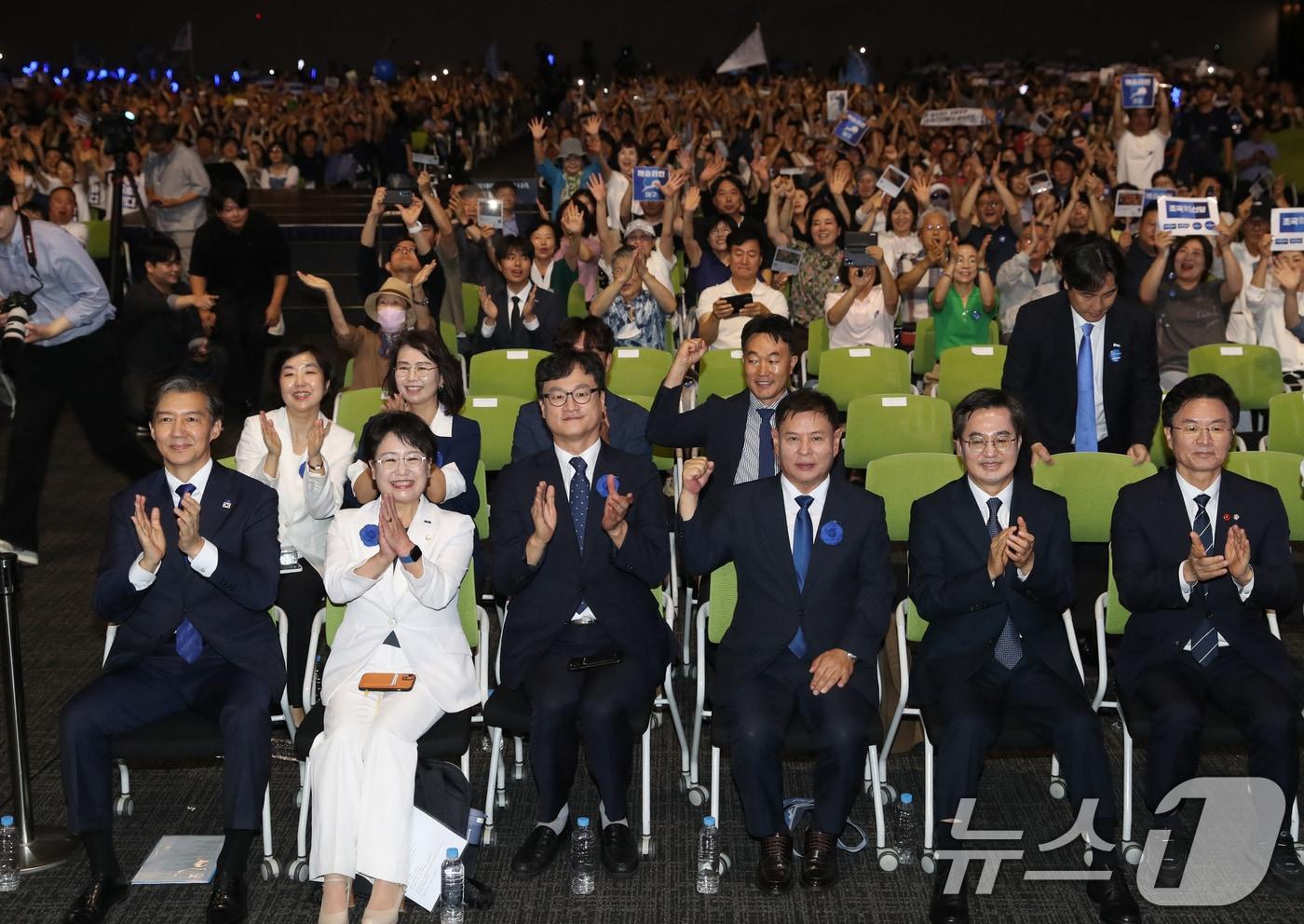 20일 오후 경기 수원시 영통구 수원컨벤션센터에서 &#39;조국혁신당 제1차 전국당원대회&#39;가 시작하고 있다. 황명필 신임 최고위원이 다른 후보들과 함께 앉아있다. &#40;왼쪽에서 세번째&#41;2024.7.20/뉴스1 ⓒ News1 김영운 기자