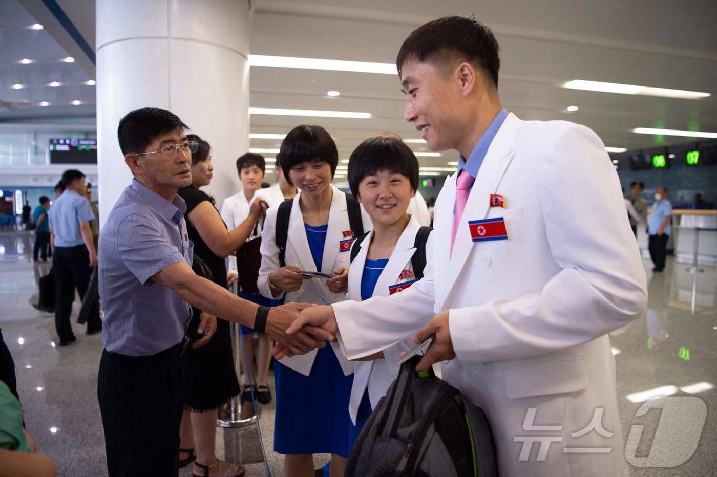 북한 선수단이 20일 2024 파리 올림픽 출전을 위해 프랑스로 출국했다. ⓒ AFP=뉴스1