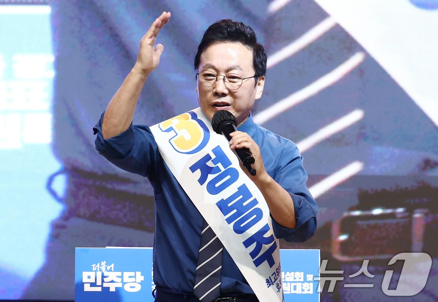 정봉주 더불어민주당 최고위원 후보가 21일 오전 강원도 홍천군 홍천종합체육관에서 열린 제1회 전국당원대회 강원 지역 합동연설회에서 정견발표를 하고 있다. 2024.7.21/뉴스1 ⓒ News1 김민지 기자