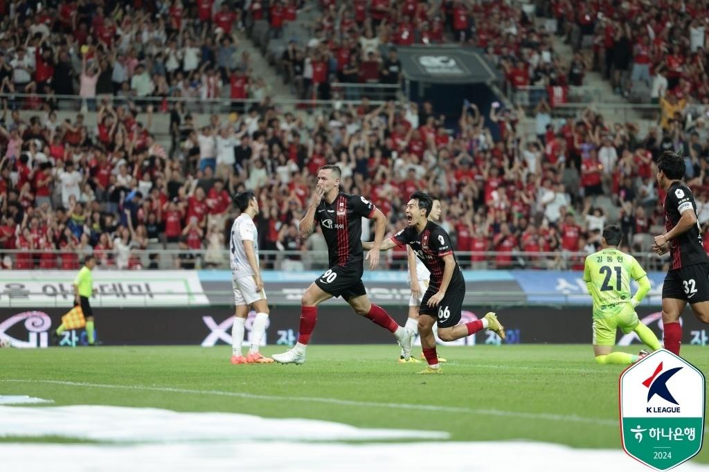 FC서울의 공격수 일류첸코가 득점 후 기뻐하고 있다. &#40;한국프로축구연맹 제공&#41;