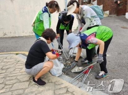  서울시 자원봉사센터의 봉사 활동 모습&#40;서울시 자원봉사센터 제공&#41; 