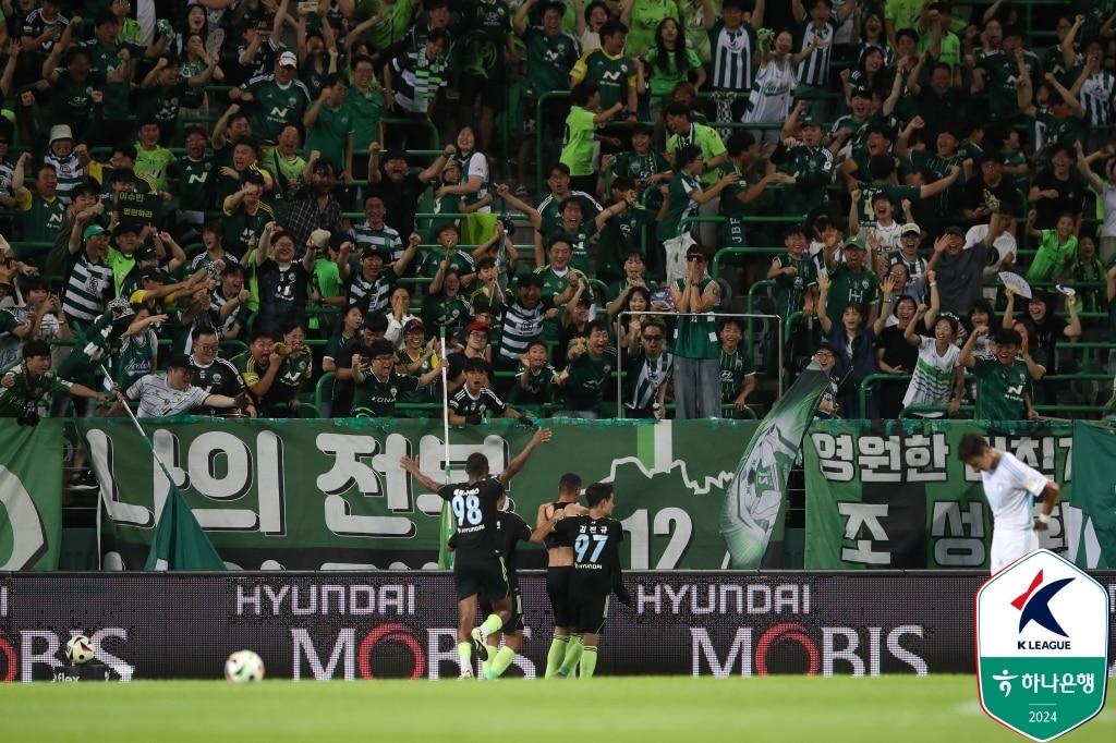 최근 분위기 반등으로 강등권 탈출을 노리는 전북 현대. &#40;한국프로축구연맹 제공&#41;