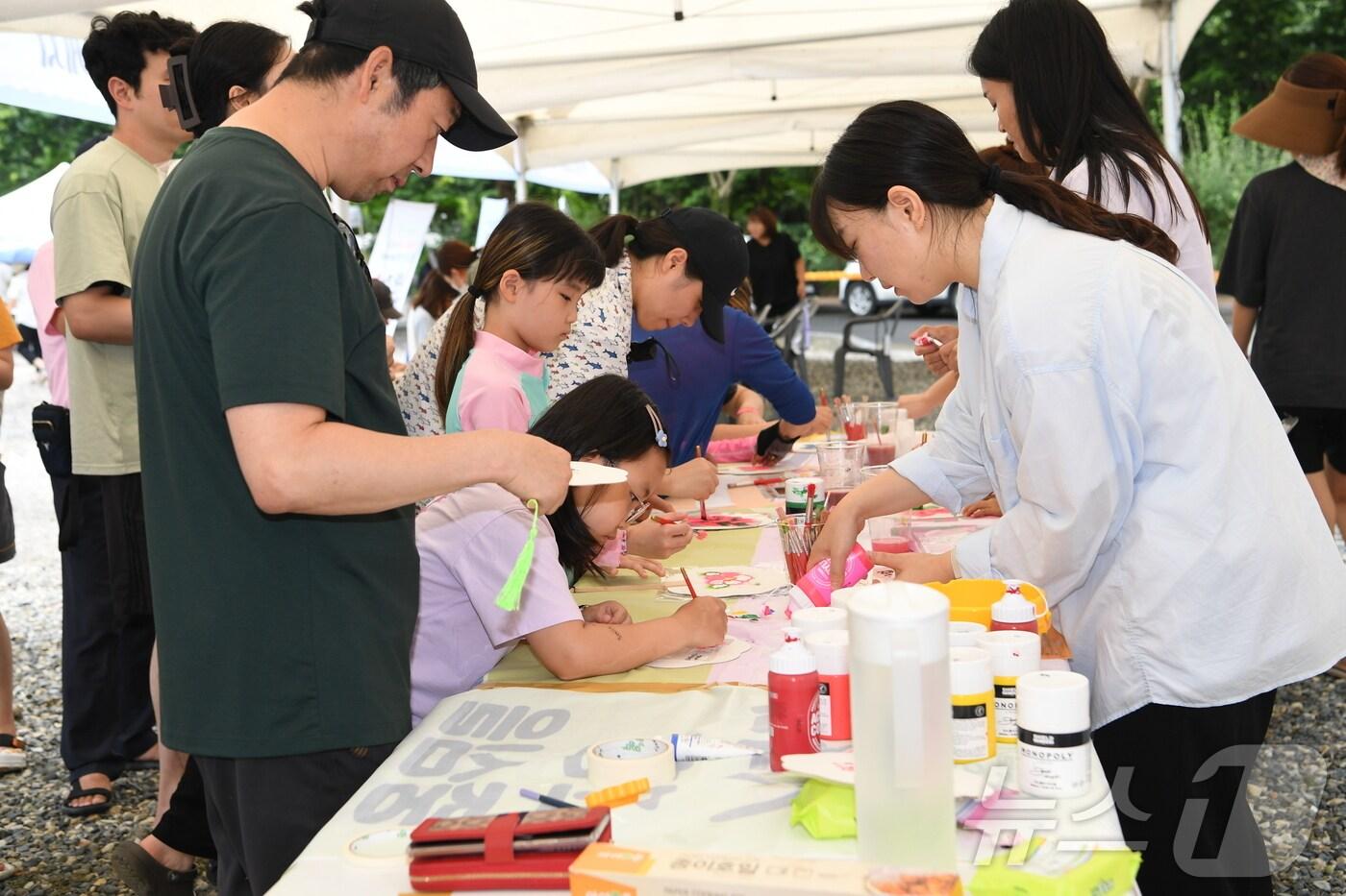 전북자치도 완주군은 오는 8월12일 고산문화공원에서 &#39;제34회 나라꽃 무궁화 축제&#39; 행사를 개최한다고 23일 밝혔다.&#40;완주군 제공&#41;2024.7.23/뉴스1