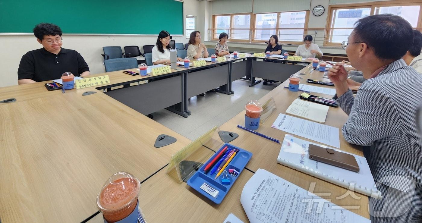 충북 청주교육지원청은 이달 말까지 국·공·사립 2학기 늘봄학교 운영 예정교를 대상으로 현장방문 컨설팅을 진행한다.&#40;청주교육지원청 제공&#41;/뉴스1