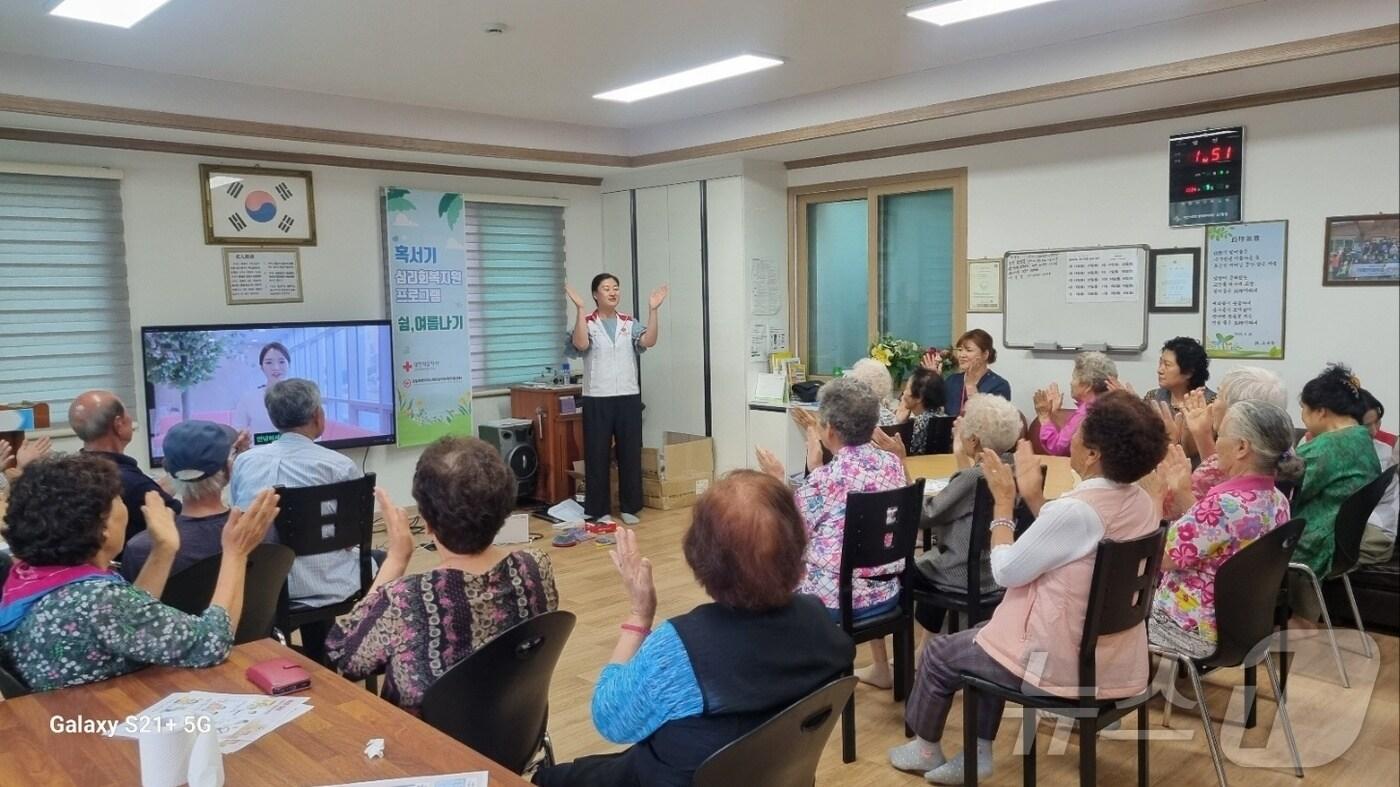 강원 평창군 치매안심센터의 혹서기 심리 회복 프로그램 ‘쉼, 여름나기’ 자료사진. &#40;평창군 제공&#41; 2024.7.25/뉴스1