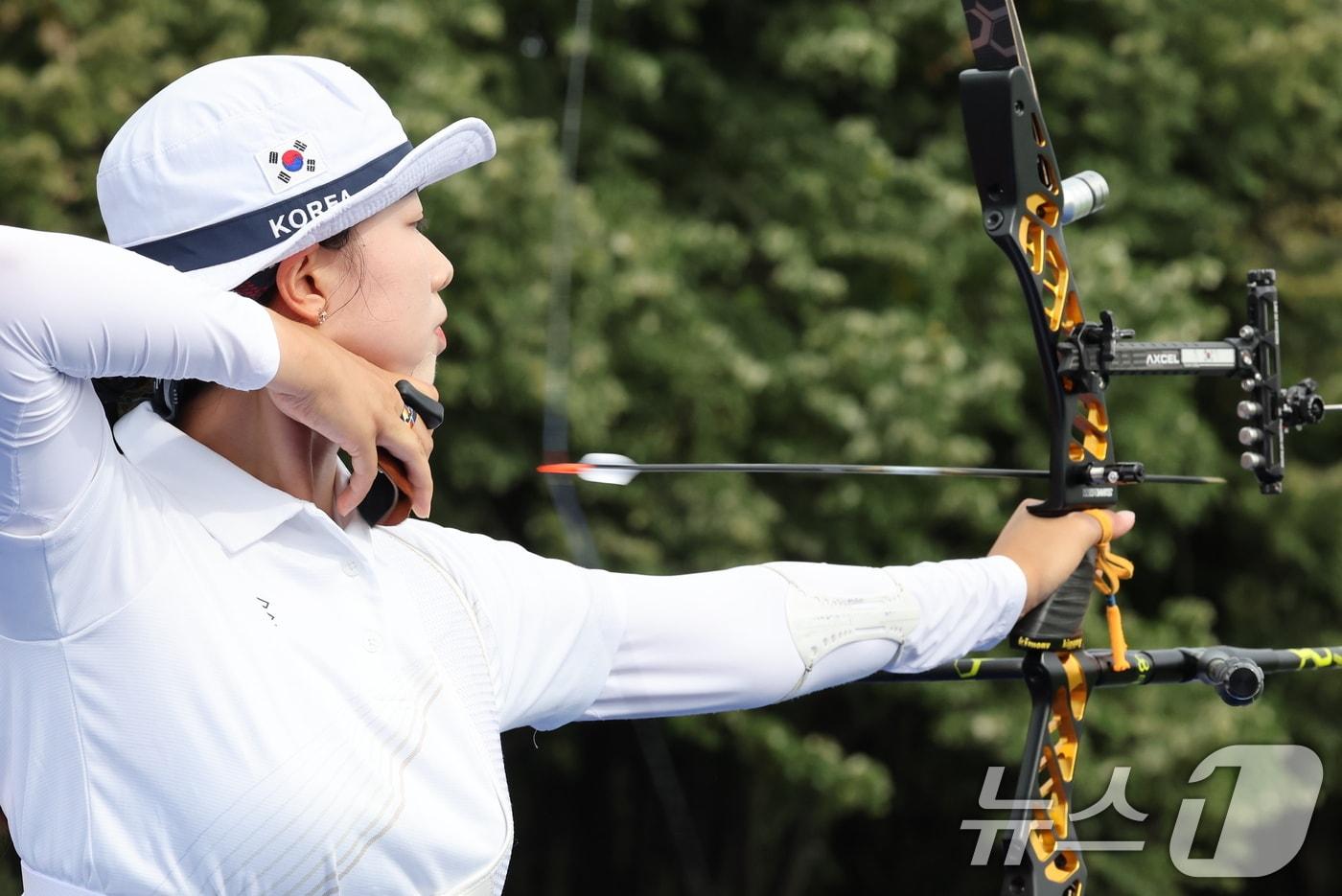 2024 파리올림픽 대한민국 양궁대표팀 임시현이 25일&#40;한국시간&#41; 프랑스 파리 레쟁발리드에서 열린 여자 개인 랭킹 라운드에서 활시위를 당기고 있다. 2024.7.25/뉴스1 ⓒ News1 이동해 기자