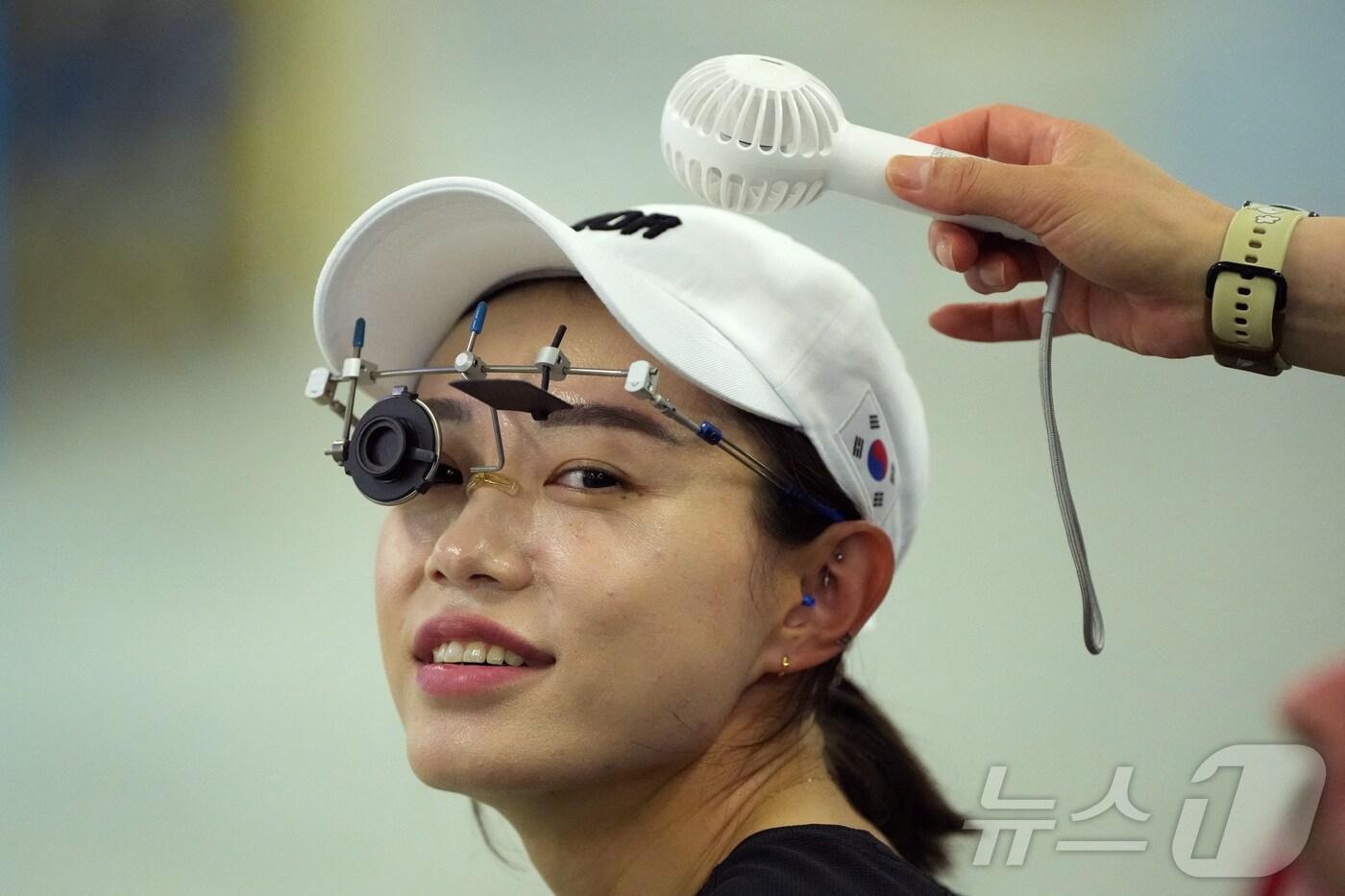 사격대표팀의 김예지가 27일&#40;한국시간&#41; 프랑스 샤토루 슈팅센터에서 열린 2024 파리 올림픽 여자 권총 10ｍ에서 결선에 진출했다. ⓒ 로이터=뉴스1