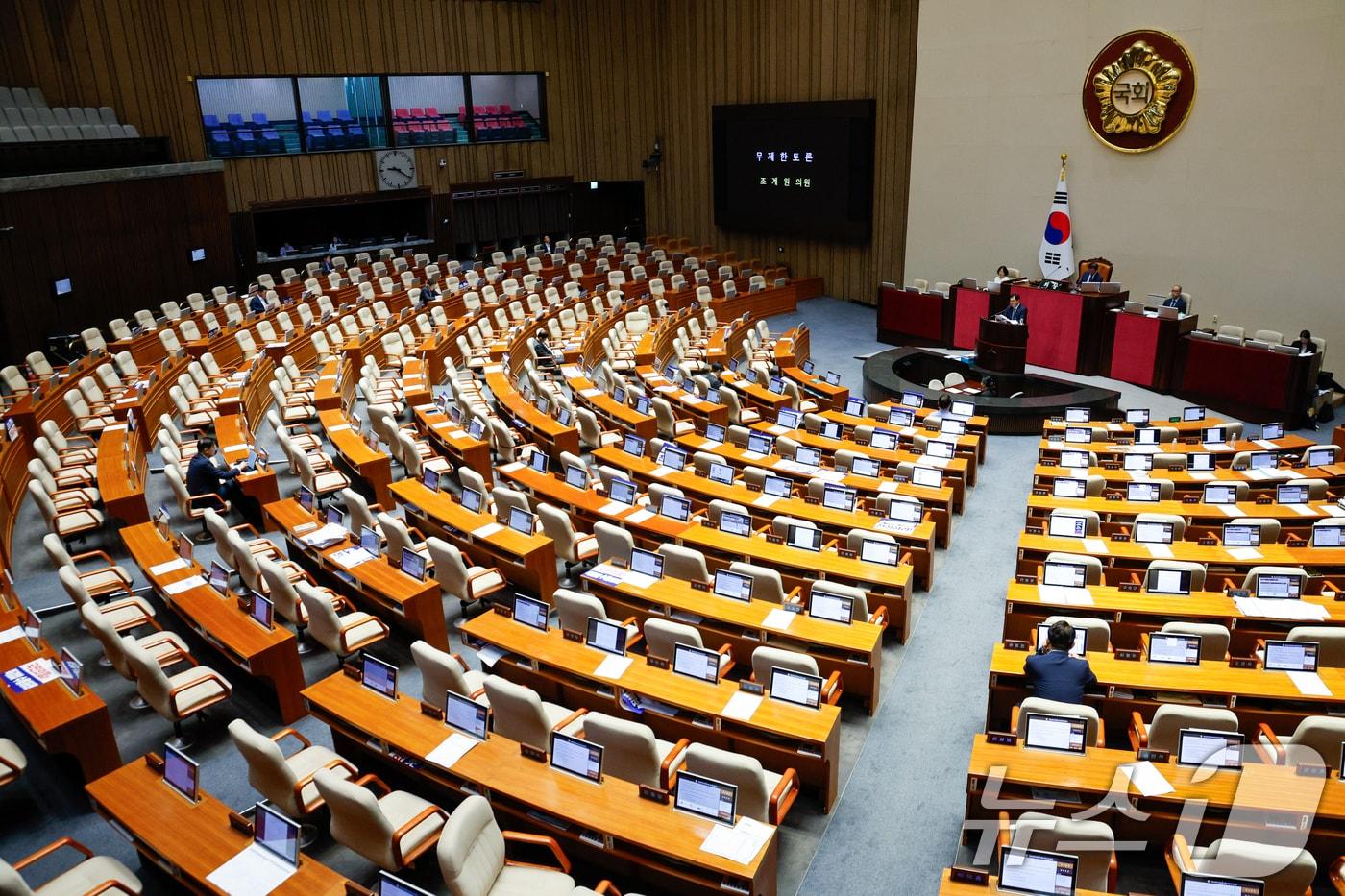 조계원 더불어민주당 의원이 28일 오전 서울 여의도 국회 본회의장에서 방송문화진흥회법&#40;방문진법&#41; 개정안에 찬성하는 무제한 토론&#40;필리버스터&#41;을 하고 있다. 2024.7.28/뉴스1 ⓒ News1 안은나 기자