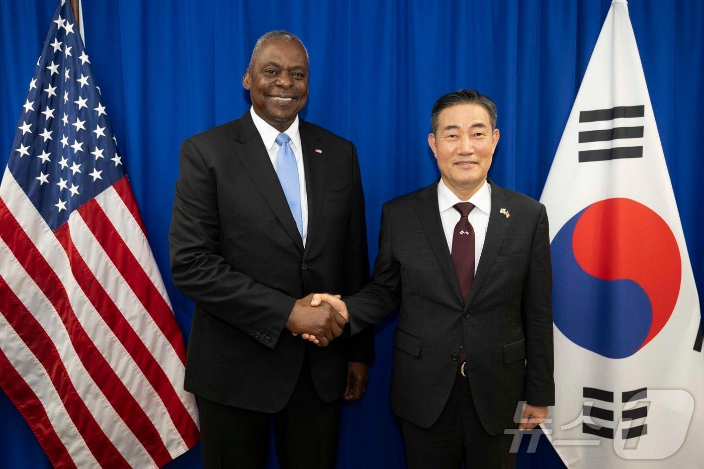 신원식 국방부 장관이 로이드 오스틴 미국 국방 장관과 28일 일본 도쿄에서 양자회담을 가졌다. &#40;국방부 제공&#41;