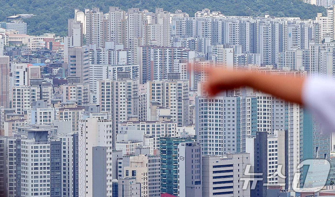  서울 중구 남산에서 바라본 서울 도심 아파트 단지 모습. 2024.7.28/뉴스1 ⓒ News1 김성진 기자