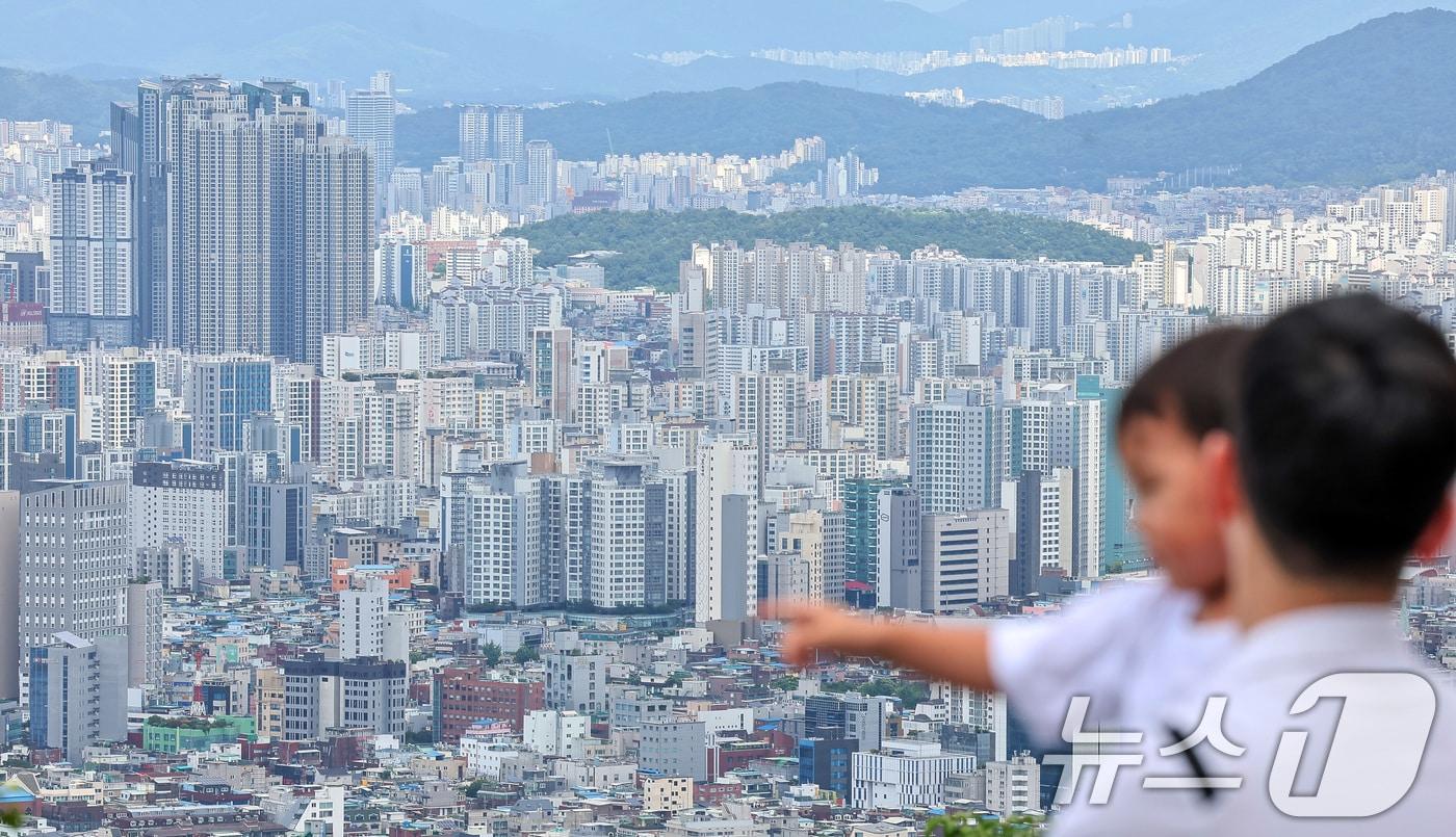 28일 서울 중구 남산에서 바라본 서울 도심 아파트 단지 모습. 2024.7.28/뉴스1 ⓒ News1 김성진 기자