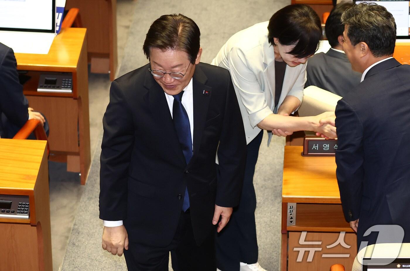 이재명 더불어민주당 전 대표가 30일 오전 서울 여의도 국회 본회의장에서 한국교육방송공사법 일부개정법률안&#40;대안&#41;에 대한 무제한토론 종결 동의의 건에 대한 표결을 마치고 자리로 향하고 있다. 2024.7.30/뉴스1 ⓒ News1 김민지 기자