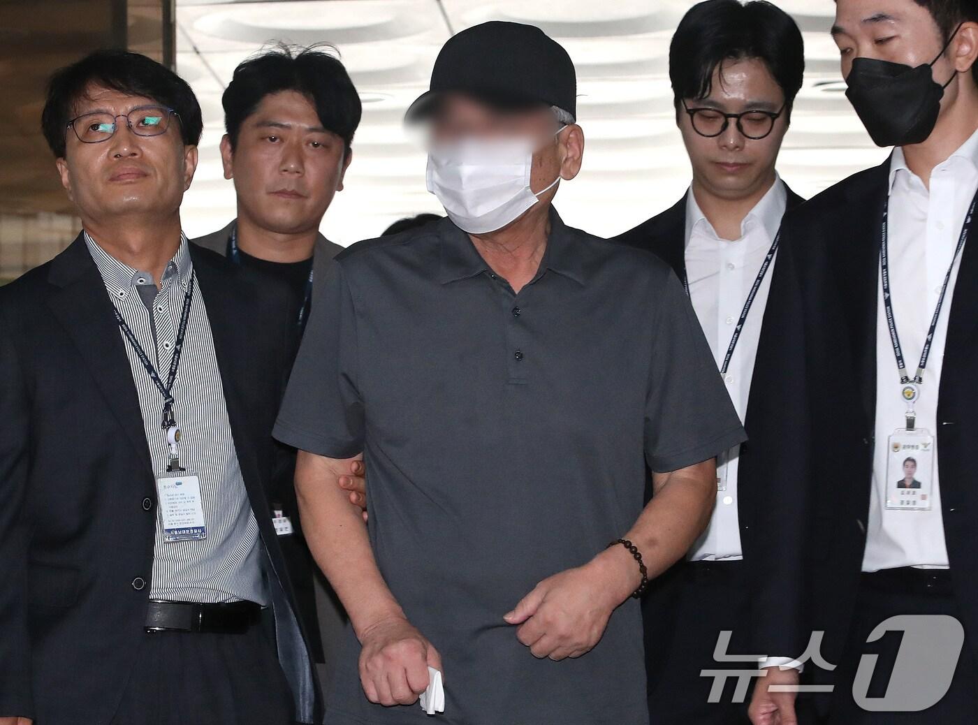 &#39;시청역 역주행 참사&#39; 가해 차량 운전자 차 모씨가 30일 오전 서울 서초구 서울중앙지방법원에서 열린 구속 전 피의자 심문&#40;영장실질심사&#41;에 출석하고 있다. 2024.7.30/뉴스1 ⓒ News1 임세영 기자