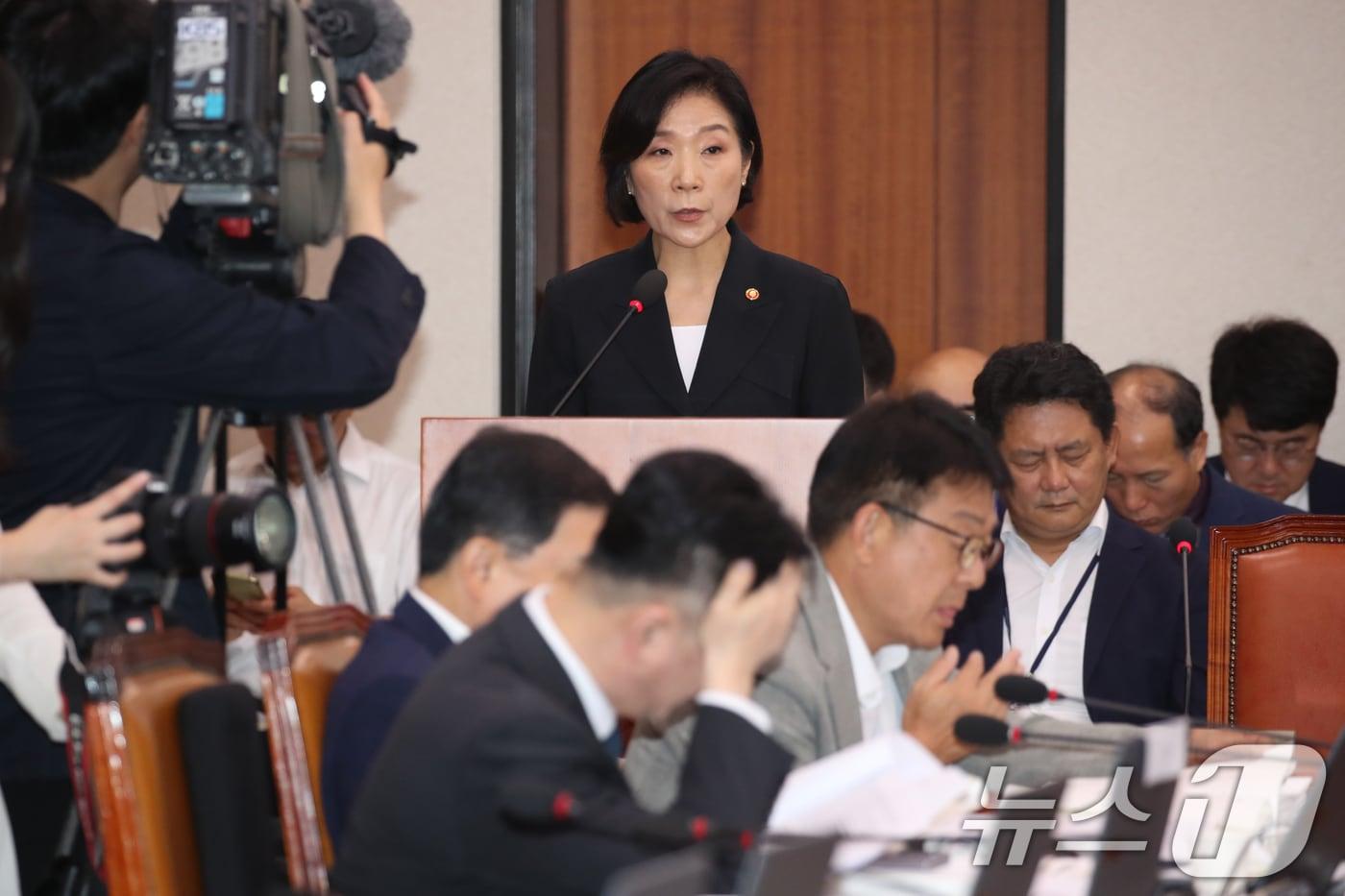 오영주 중소벤처기업부 장관이 30일 오전 서울 여의도 국회에서 열린 산업통상자원중소벤처기업위원회 전체회의에 출석해 업무보고를 하고 있다. 2024.7.30/뉴스1 ⓒ News1 이광호 기자