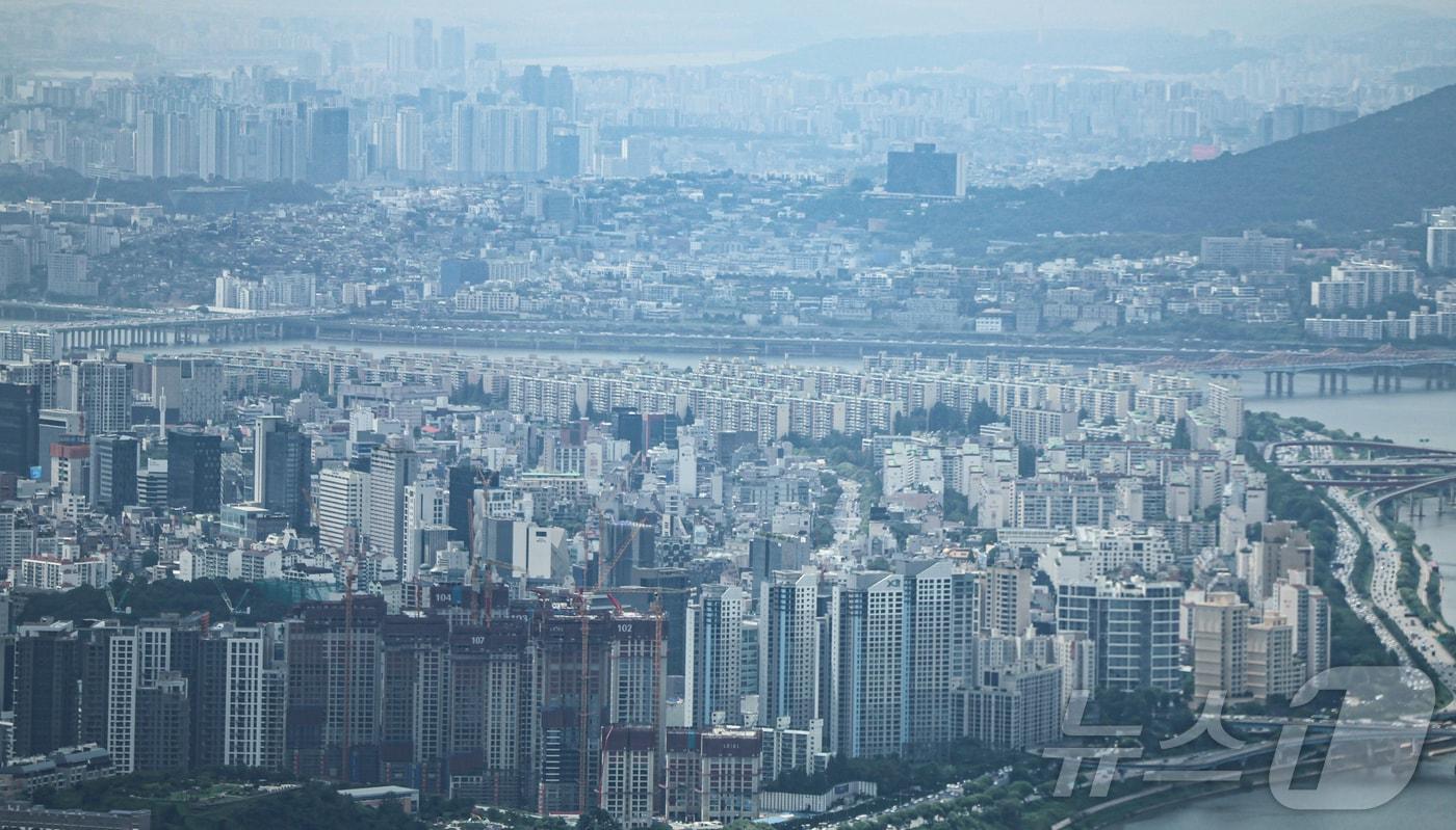 서울 송파구 롯데월드타워 스카이전망대에서 바라본 강남 3구 &#40;강남·서초·송파구&#41; 아파트단지. 2024.7.30/뉴스1 ⓒ News1 김도우 기자