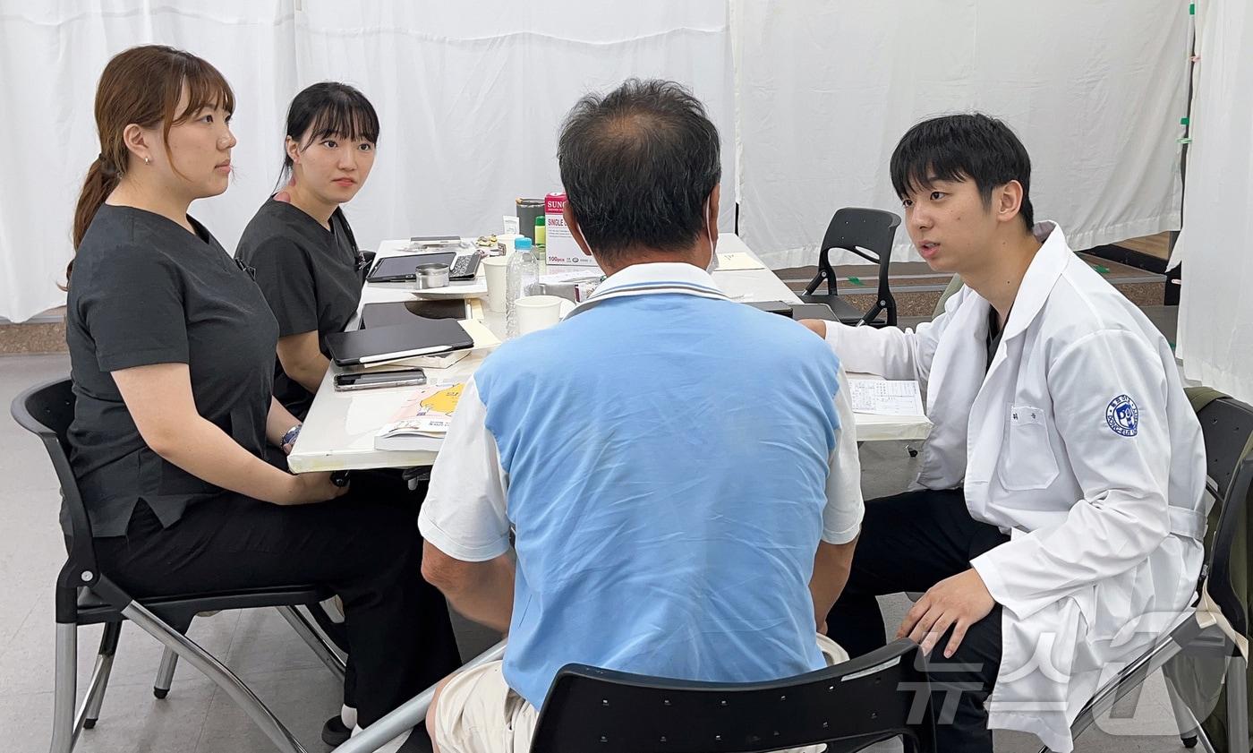 동의대학교 한의과대학 &#39;찾아가는 동의보감&#40;동의대 한의과대학 보양·공감&#41; 진료소&#39;. &#40;동의대 제공&#41;