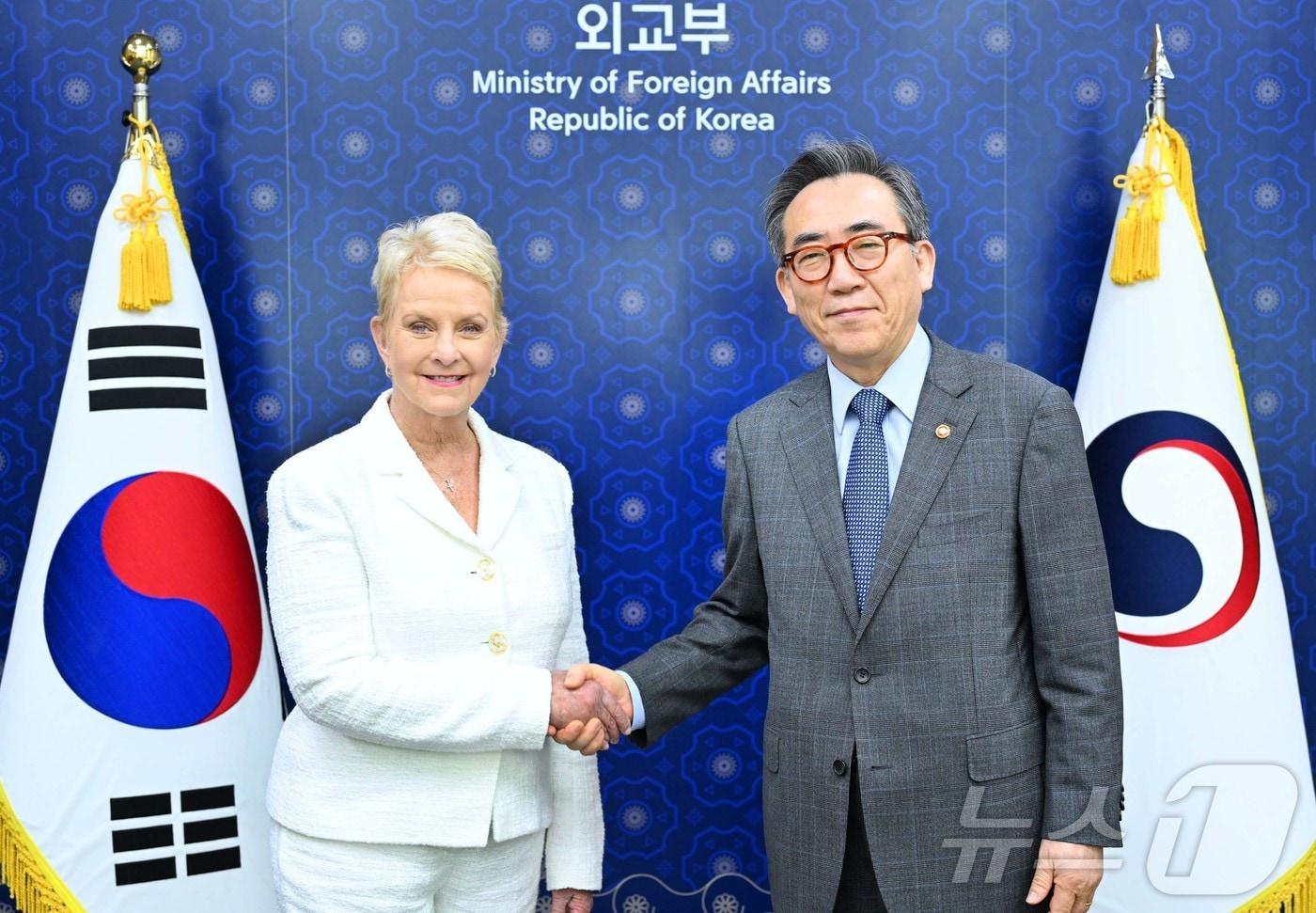 31일 조태열 외교부 장관이 방한중인 신디 맥케인 유엔 세계식량계획&#40;WFP&#41; 사무총장과 서울 외교부 청사에서 면담했다. &#40;외교부 제공&#41; 