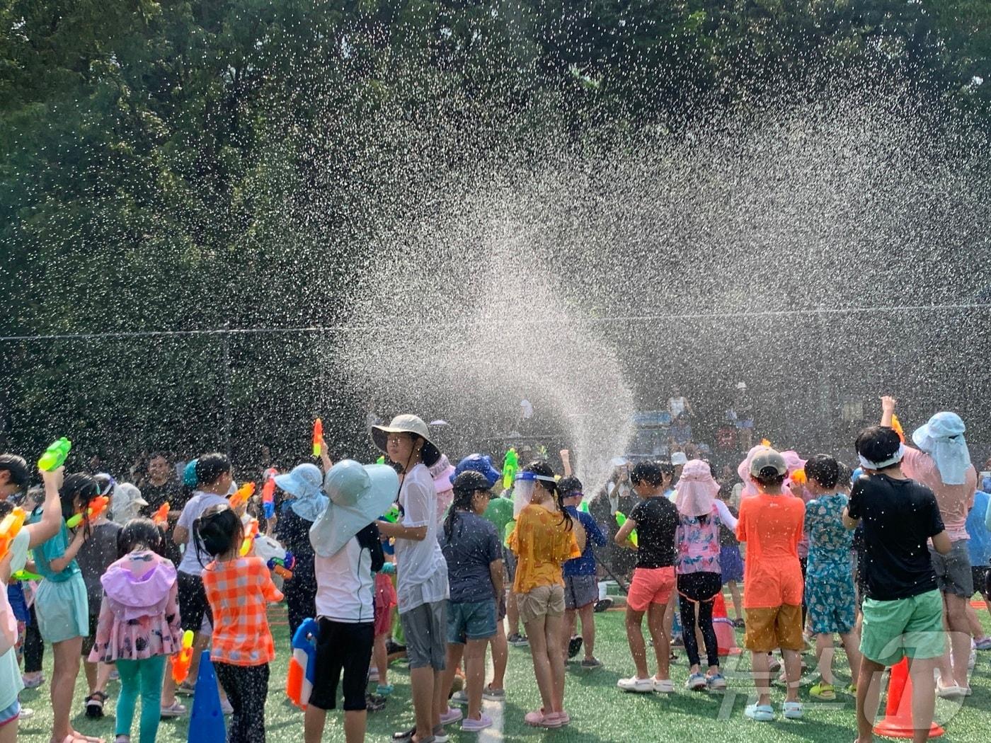  서울대공원 물벼락 행사 &#40;서울시설공단 제공&#41;