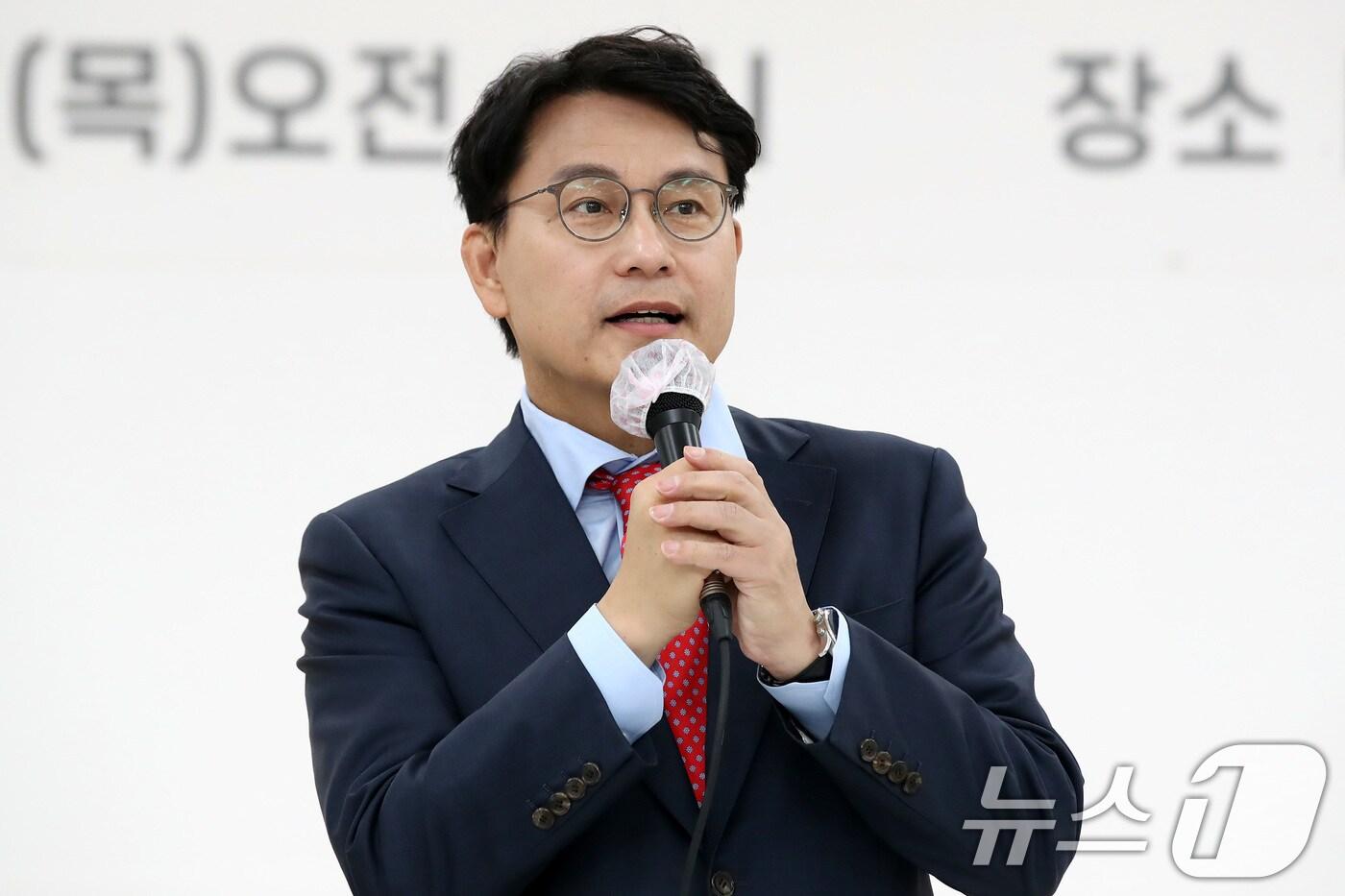 윤상현 국민의힘 당대표 후보가 4일 오전 대구 수성구 범어동 국민의힘 대구·경북 시도당사에서 열린 정책간담회에 참석해 연설하고 있다. 2024.7.4/뉴스1 ⓒ News1 공정식 기자