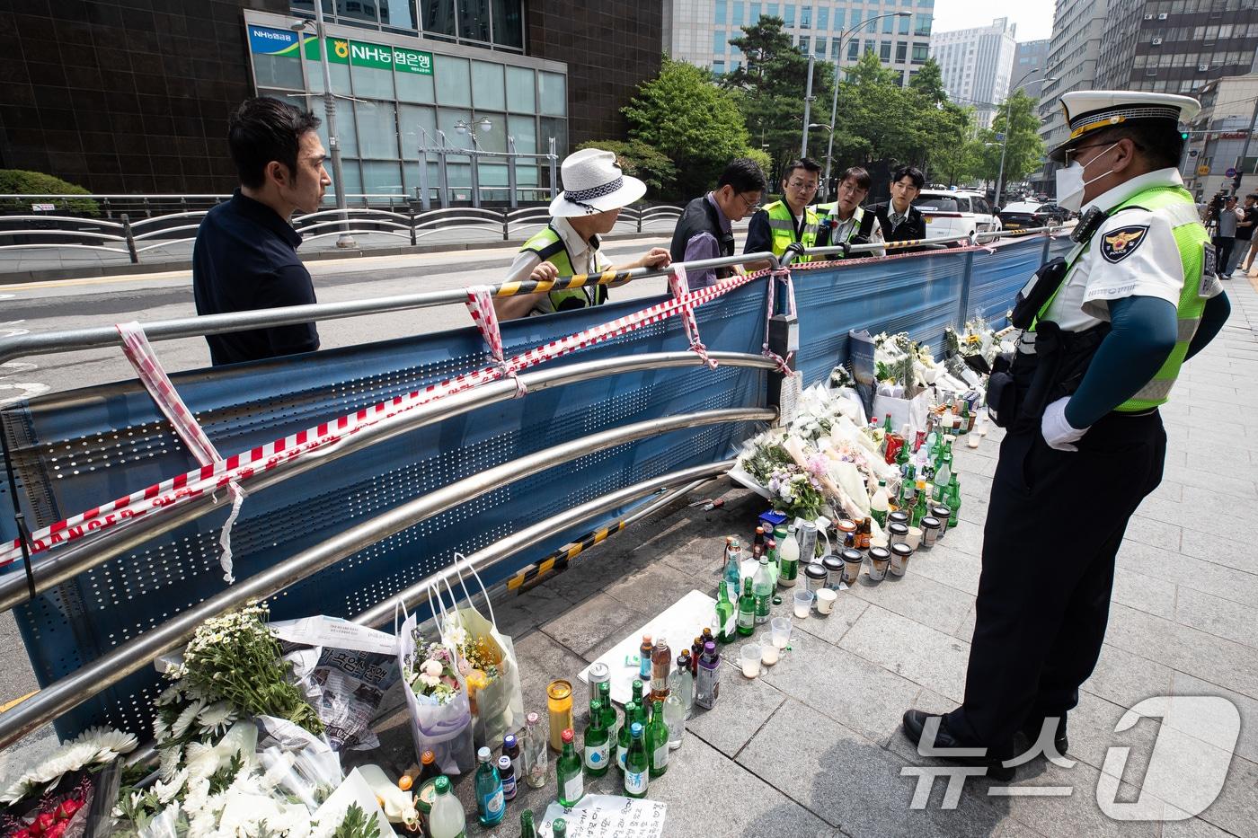 4일 서울 중구 시청역 인근 역주행 교통사고 현장에서 국립과학수사연구원 관계자들이 사고조사에 나서고 있다. 2024.7.4/뉴스1 ⓒ News1 유승관 기자