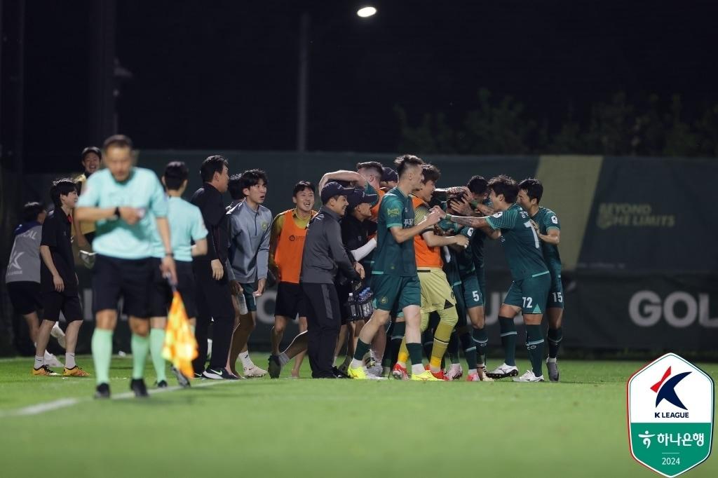 극적인 무승부에 성공한 김포FC&#40;한국프로축구연맹 제공&#41;