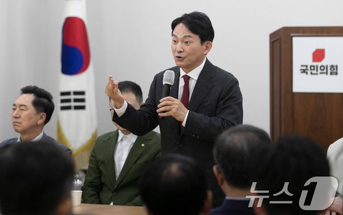 국민의힘 당권주자인 원희룡 전 국토교통부 장관이 7일 국민의힘 울산시당 강당에서 인사말을 하고 있다. 2024.7.7/뉴스1 ⓒ News1 조민주 기자