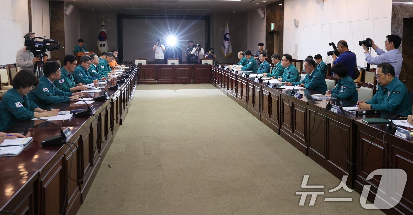 조규홍 보건복지부 장관이 8일 서울 종로구 정부서울청사에서 열린 의사 집단행동 중앙재난안전대책본부 회의에서 모두발언을 하고 있다. 2024.7.8/뉴스1 ⓒ News1 허경 기자