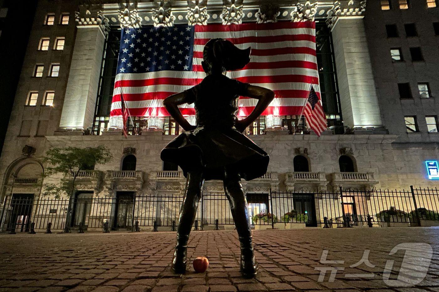 미 뉴욕 증권가 맨해튼 월스트리트에 세워진 &#39;겁없는 소녀 &#40;Fearless Girl&#41;&#39;상. 2024.07.08 ⓒ AFP=뉴스1 ⓒ News1 이강기자