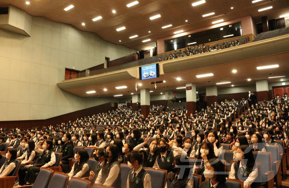 부산환경공단이 초 ‧ 중학교 환경교육 의무화에 따라 부산시교육청과 협업해 찾아가는 환경교육을 진행하고 있다&#40;부산환경공단 제공&#41;