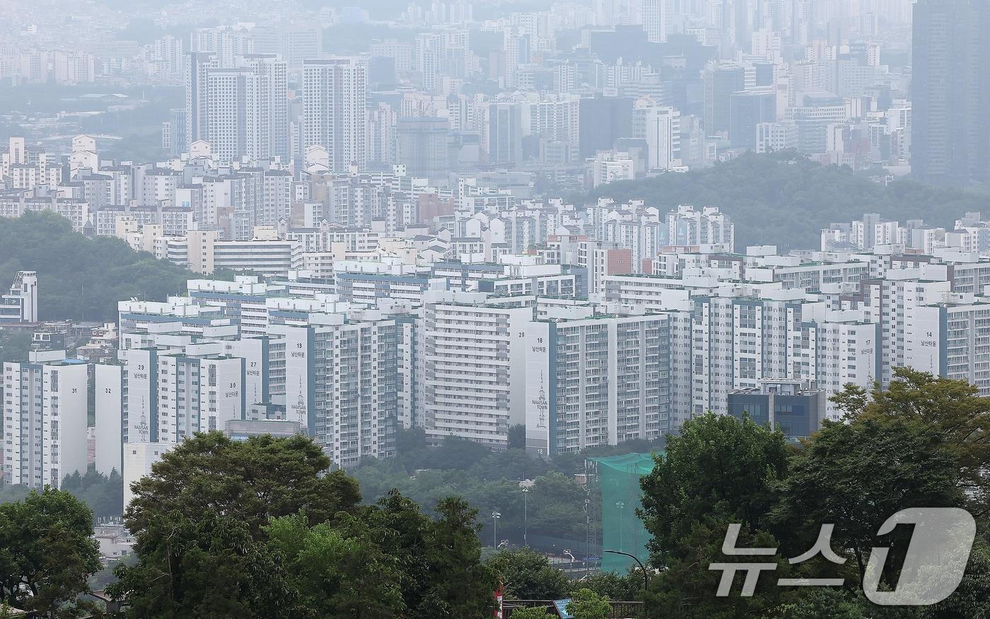 서울 중구 남산에서 바라본 아파트 단지. 2024.7.9/뉴스1 ⓒ News1 김진환 기자