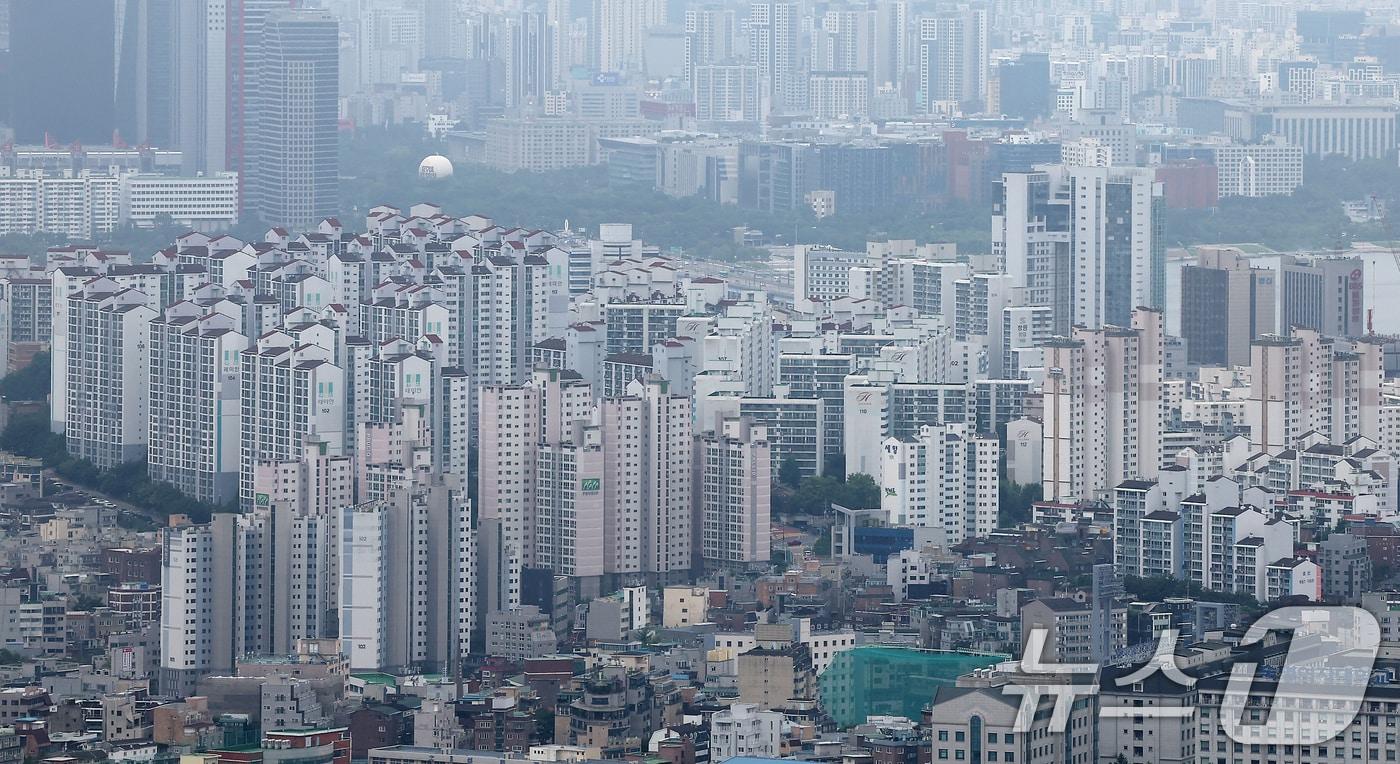 서울 중구 남산에서 바라본 아파트 단지의 모습. 2024.7.9/뉴스1 ⓒ News1 김진환 기자