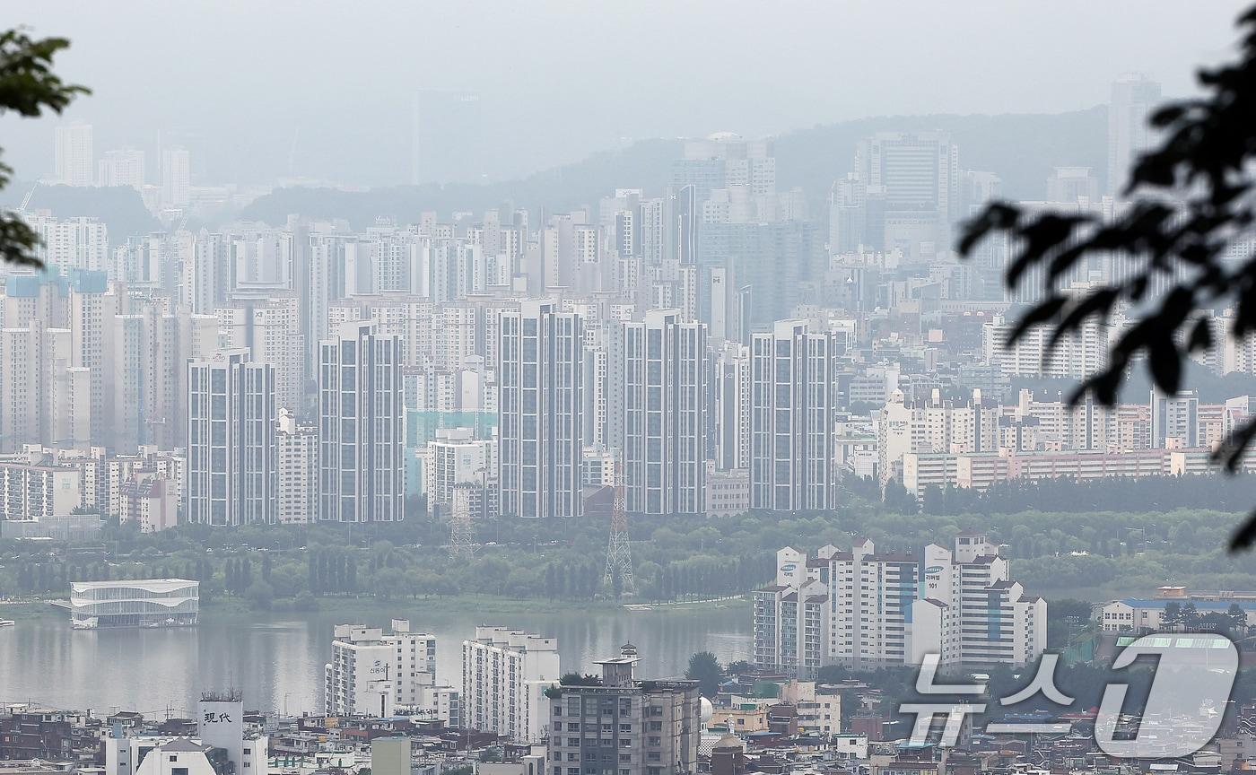  서울 중구 남산에서 바라본 아파트 단지의 모습. 2024.7.9/뉴스1 ⓒ News1 김진환 기자