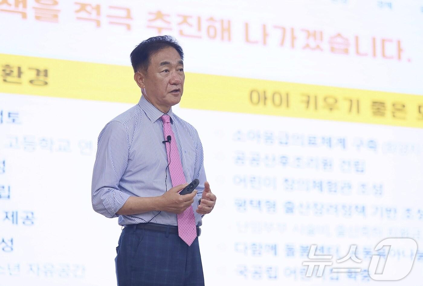 정장선 시장이 민선8기 2주년 기자회견을 열고 있다.&#40;평택시 제공&#41; 